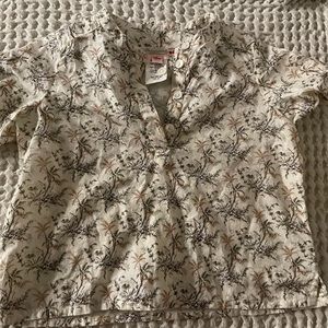 Bonpoint boys Hawaiian inspired 100 percent cotton rolled sleeve shirt.